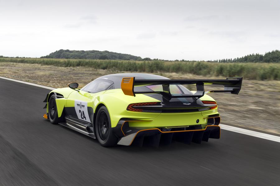  Aston Martin Vulcan AMR Pro 2017 года  (фото 8 из 19)